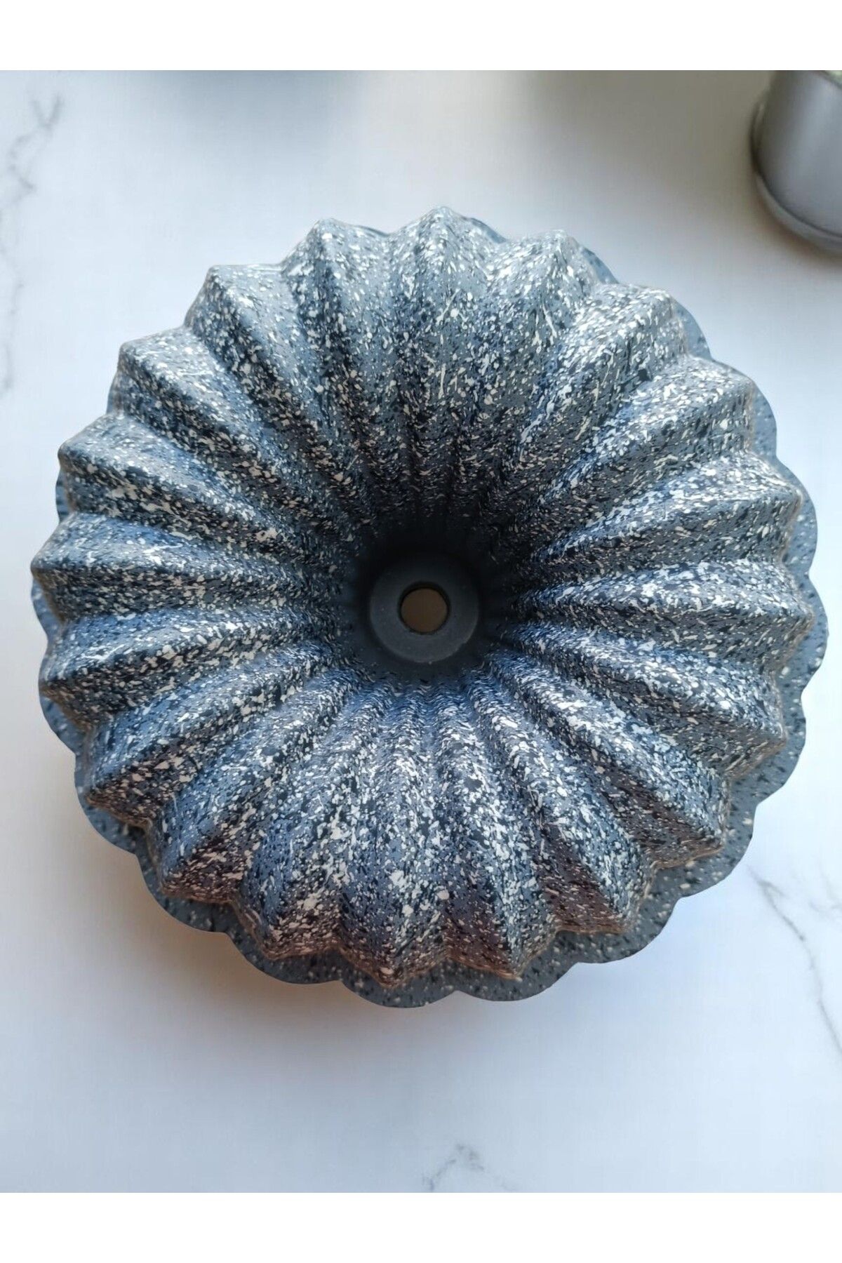 Alkar DÖKÜM KEK KALIBI YUVARLAK HANIMELİ DİLİMLİ 28 CM ANTRASİT RENK