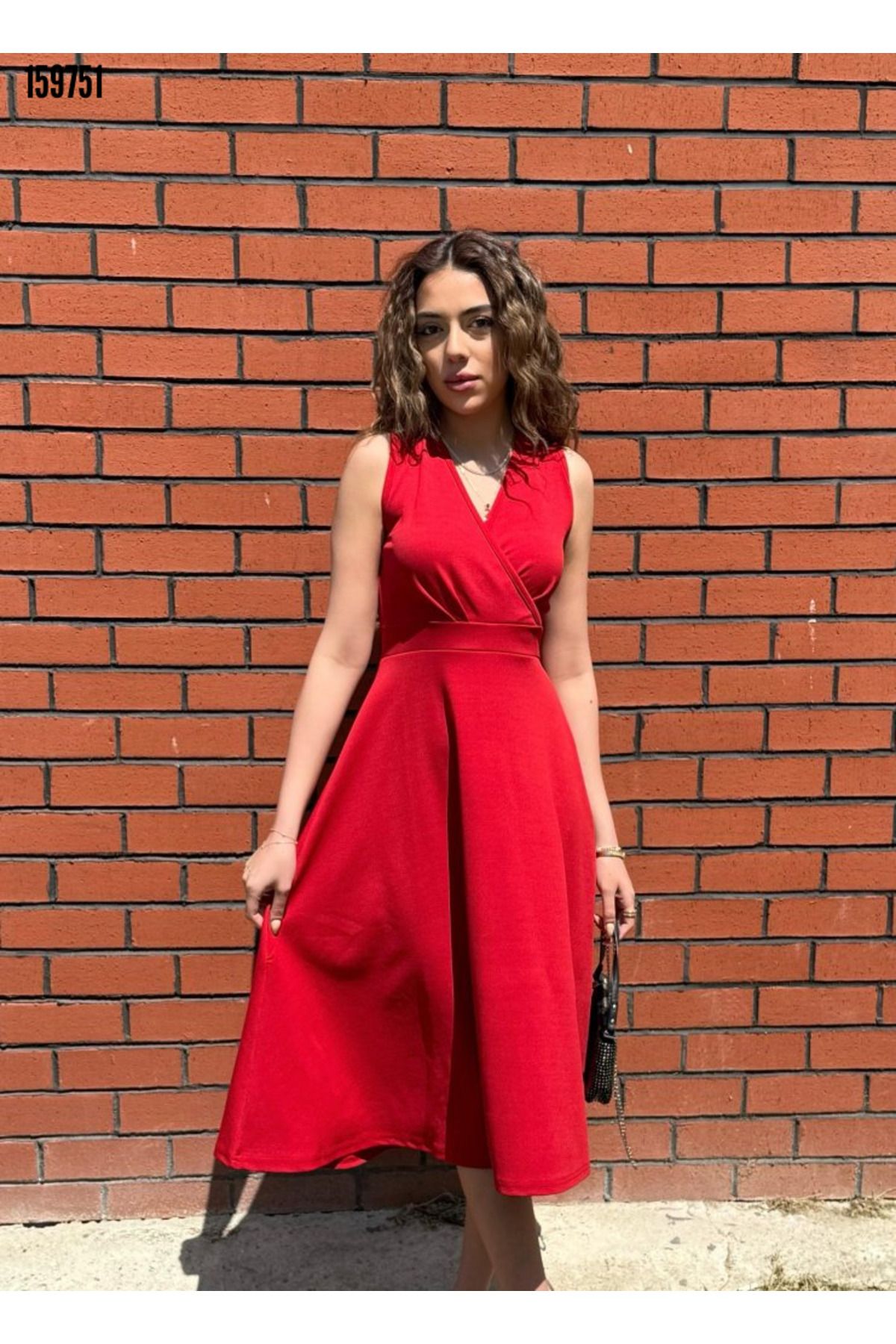 Kokosh moda Kadın Elbise Krep Kumaş Kruvaze Yaka Eteği Kloş Kolsuz Mini Elbise