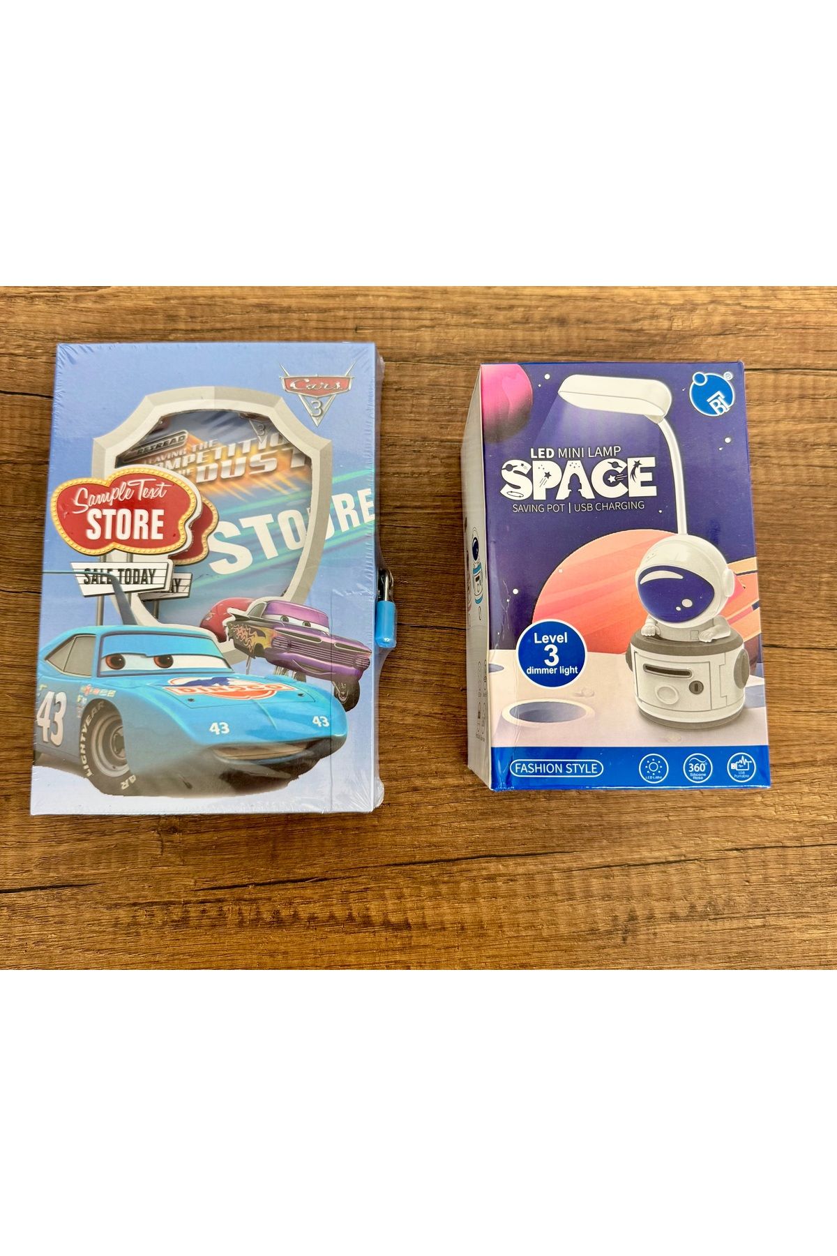 Two Two CARS arabalı kilitli Defter ve ASTRONOT açacaklı Kumbara SETİ-ışıklı kumbara-mcqueen-Sally Carrera