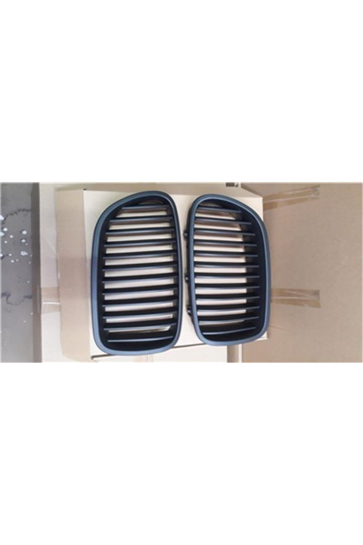 Parçadükkanda ÖN PANJUR BÖBREK SET MAT SİYAH BMW F10/F11/F18 Uyumlu