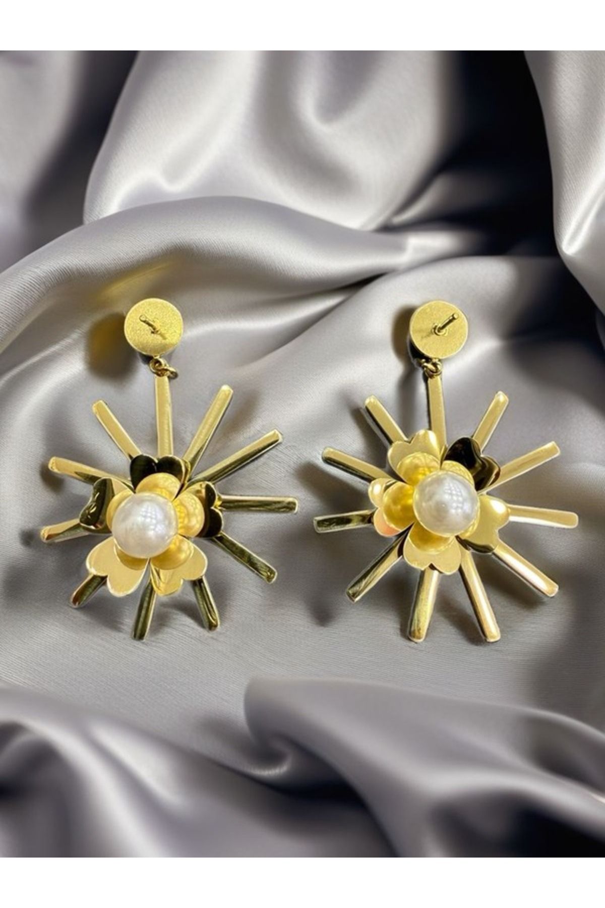 Calmea Jewellery Çelik Sunflower Renk Atmaz Garantili Faturalı Yonca İnci Taşlı Kadın Küpe