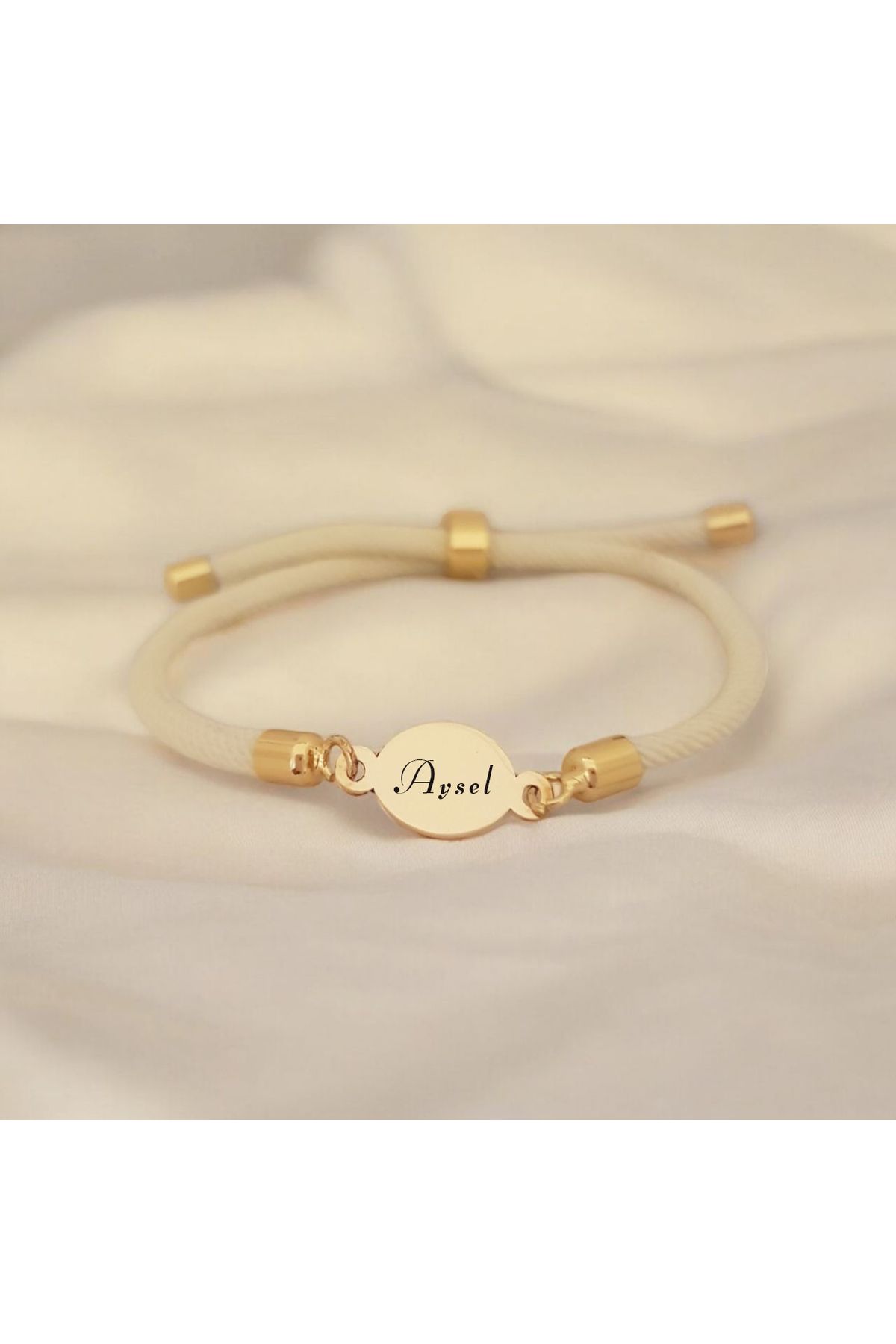 ARCHINO GOLD Oval Motifli İpek Örgülü 14 Ayar Altın Plakalı Aysel İsmine Özel Bileklik-424isim-beyaz