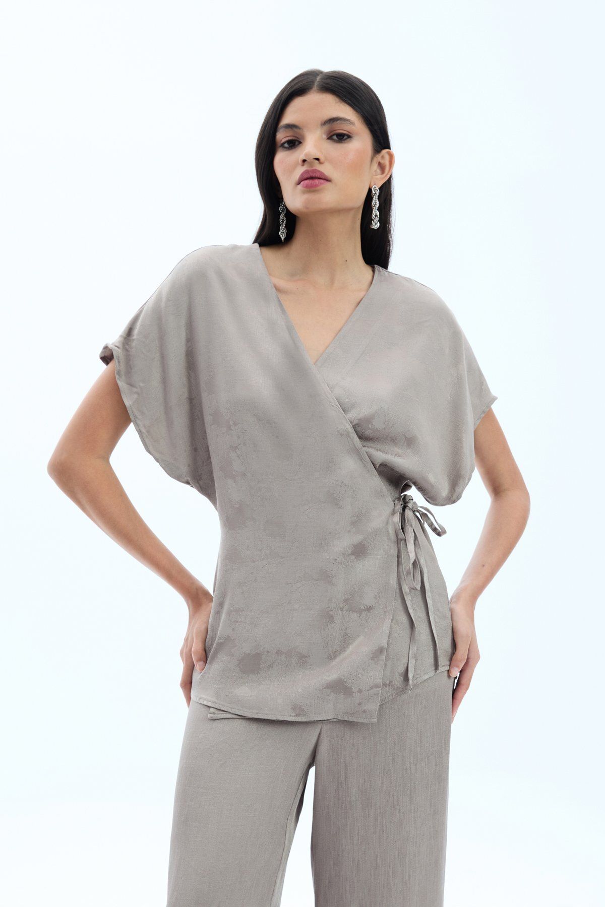 Sateen Bağlamalı Jakarlı Saten Bluz - Vizon