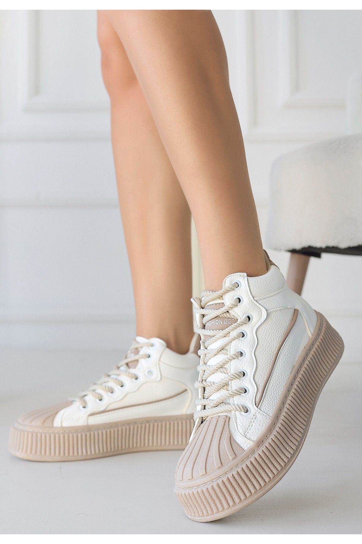 pabucmarketi Beyaz Suni Deri Vizon Detaylı Bağcıklı Sneaker Kadın Ayakkabı