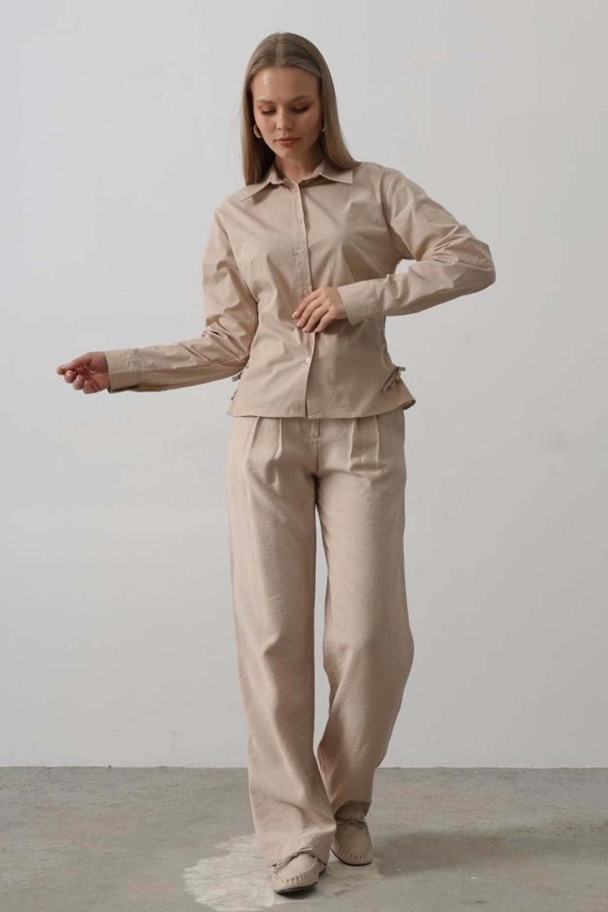 Butik Yanları Büzgülü Çizgili Gömlek - Camel