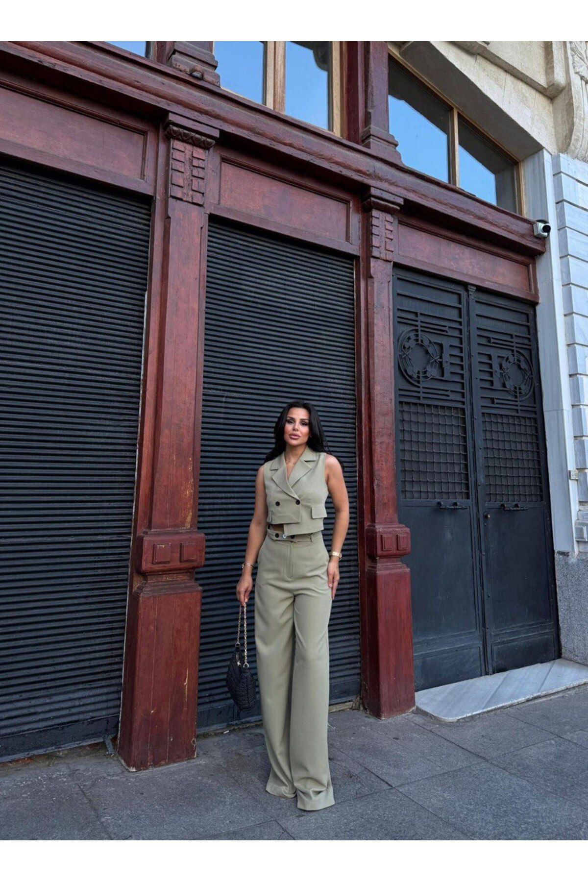LOBOLIC Crop Ceketli Takım – Yüksek Bel Bol Paça Pantolonlu Şehirli Stil