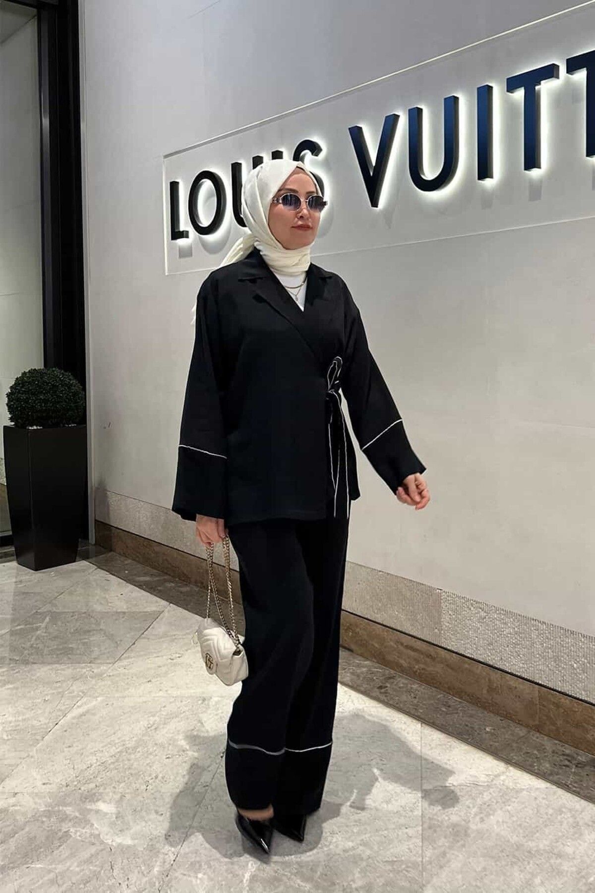 ByBensu Beyaz Biyeli Takım - Siyah