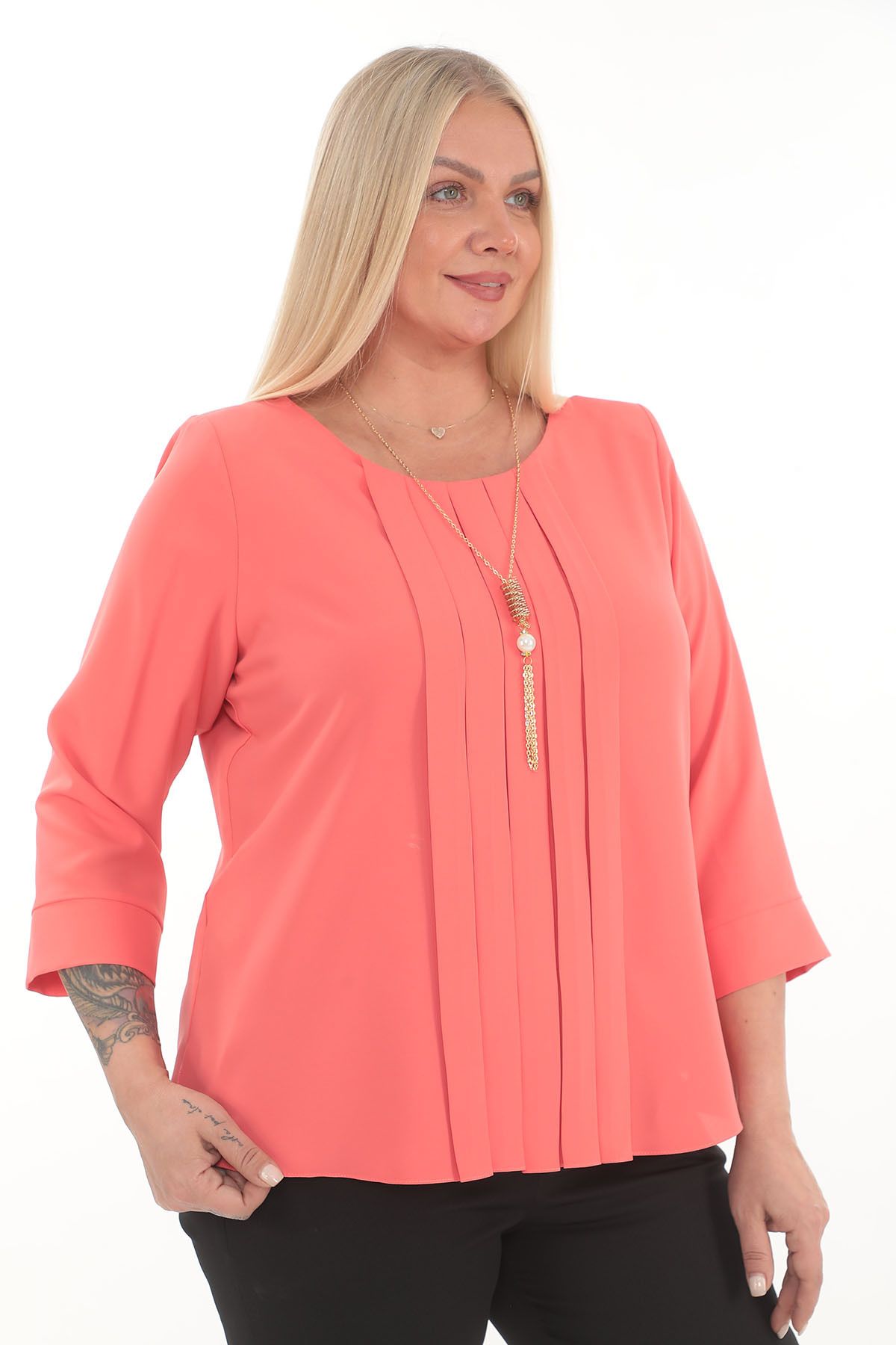 KİFAYET 21522 Kolyeli Önü Pliseli 3/4 Kol Jesika Bluz (R) (D103)