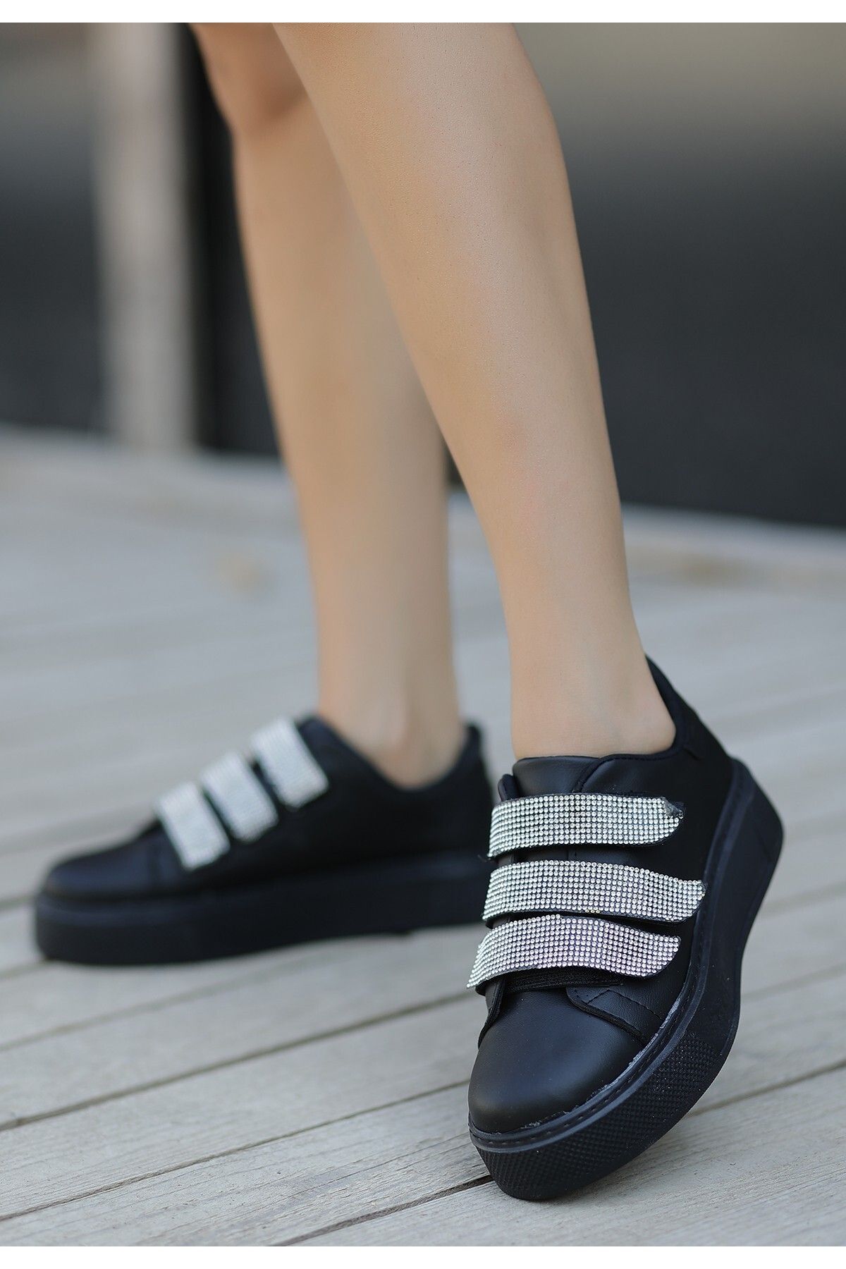 pabucmarketi Kadın Siyah Suni Deri Cırt Cırtlı Sneaker Ayakkabı