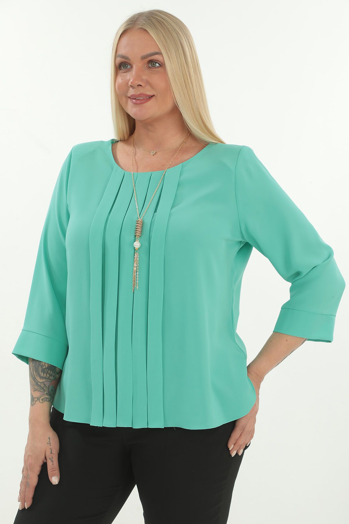 KİFAYET 21522 Kolyeli Önü Pliseli 3/4 Kol Jesika Bluz (R) (D103)