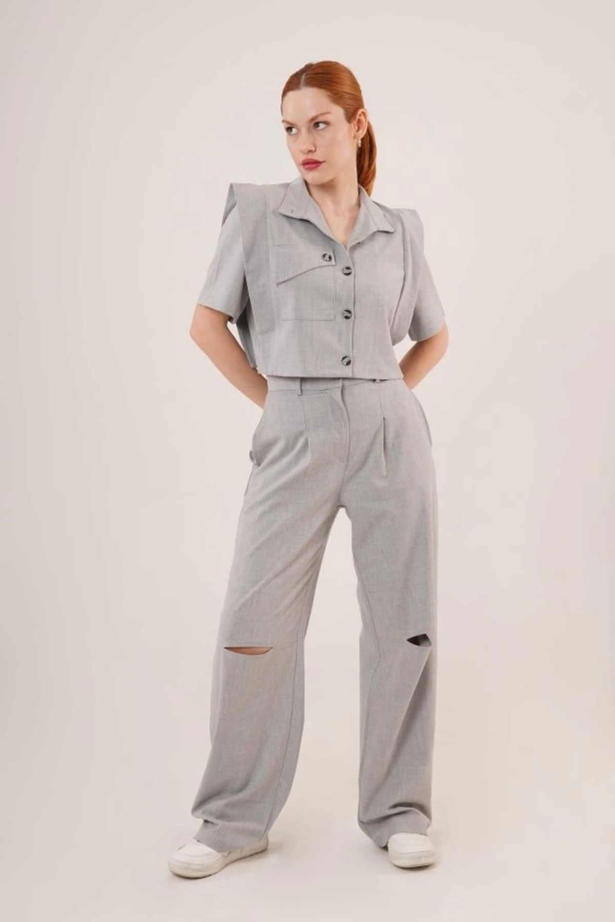 nedo7 Cepli Düğmeli Bluz Ve Diz Detaylı Pantolon Gri İkili Takım