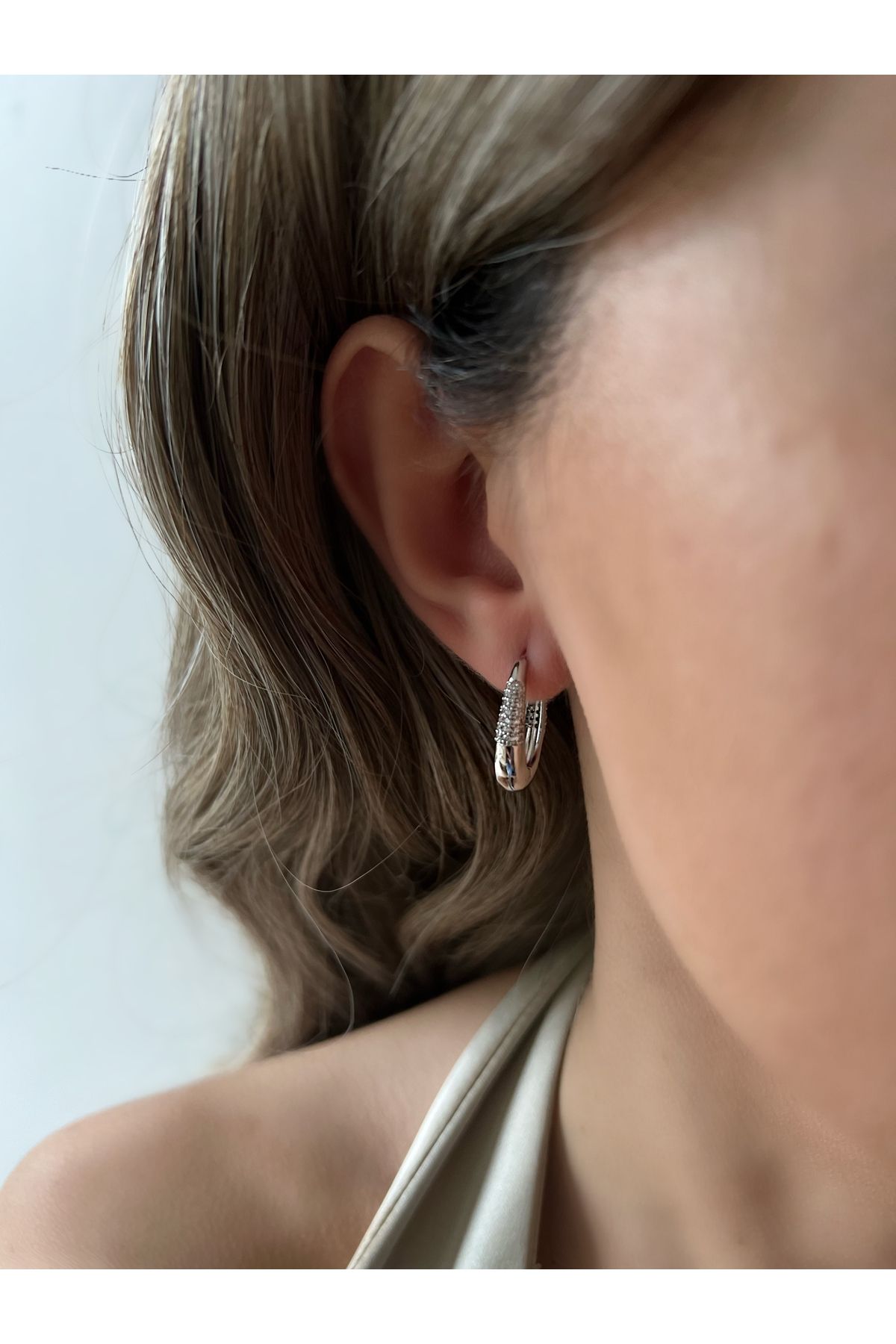 Lilac Jewelry Gümüş Renk Zirkon Taşlı Halka Küpe