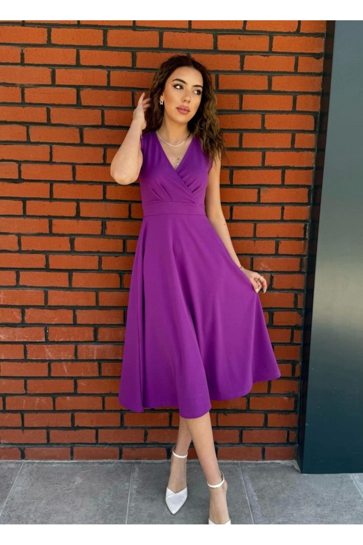 Butik Kadın Ithal Krep Kumaş Kruvaze Yaka Eteği Kloş Kolsuz Midi Elbise