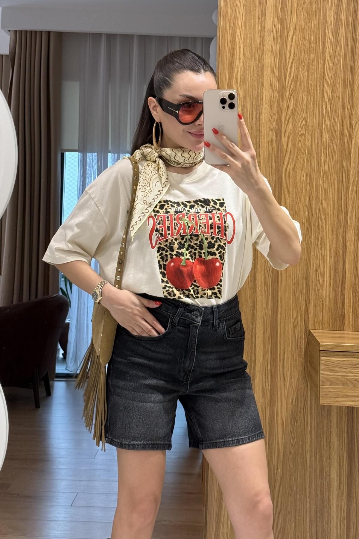 Gizem Ecemiş Cherries Ekru Leopar Bakılı Tshirt