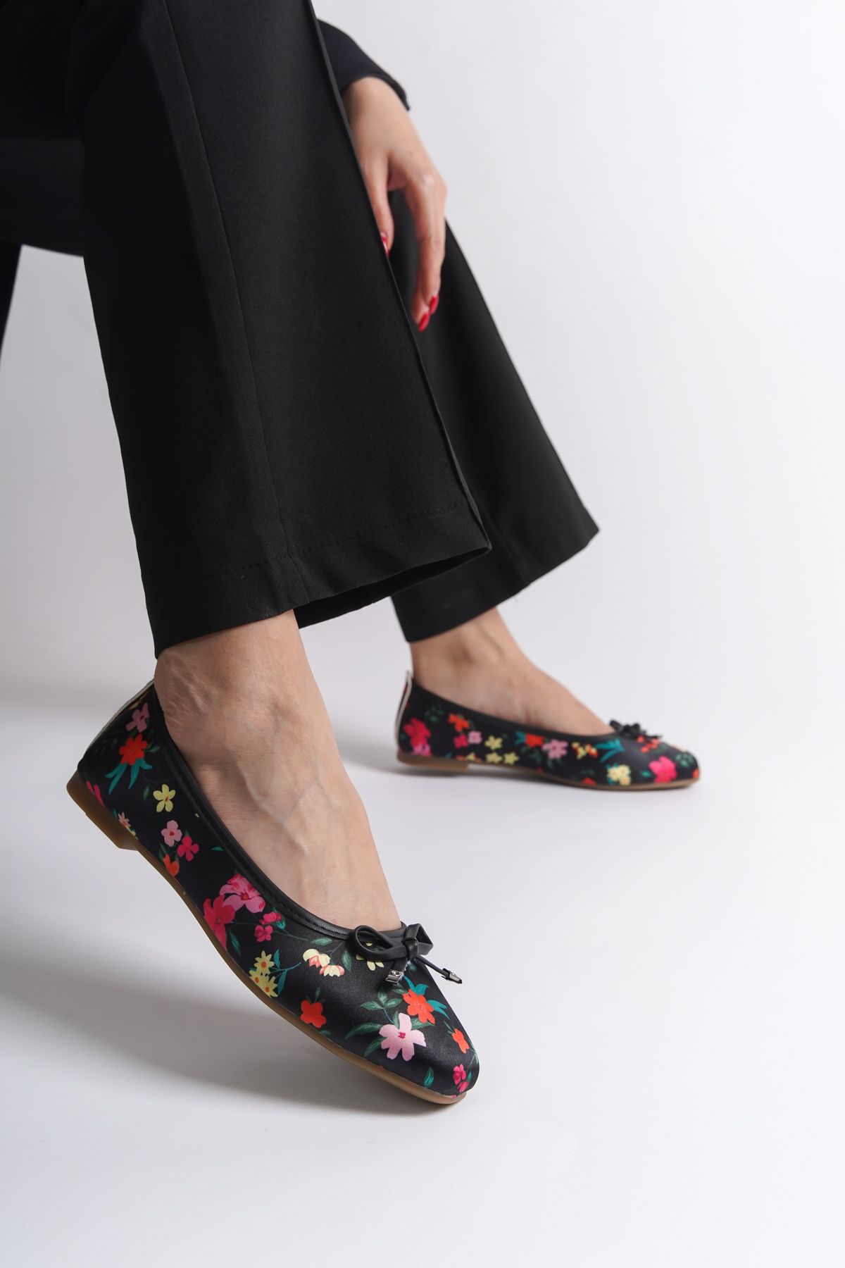 بابیت مشکی زنانه حنا باله گلدار ساتن مرسوم Capone Outfitters