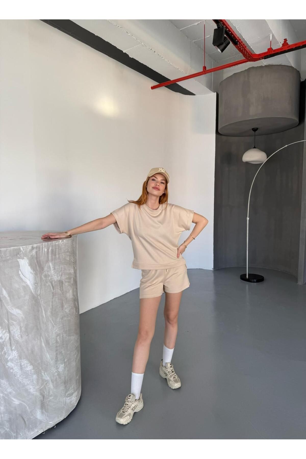 Cappmoda TKM-0021 Taş Rengi T Kol Model Bisiklet Yaka Tişört Bel Lastikli İp Bağlamalı Cepli Şort İkili Takım