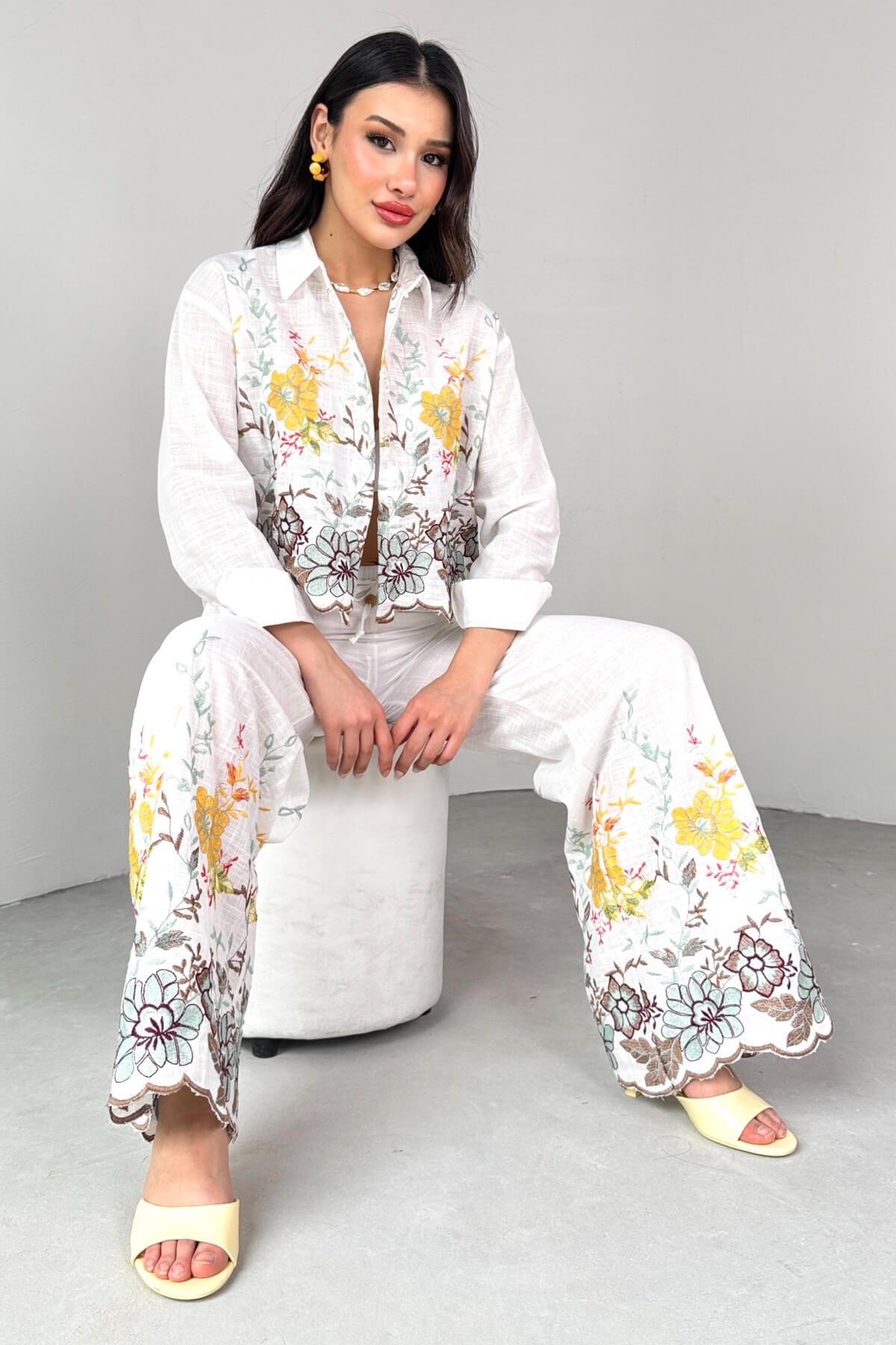 Cappmoda TKM-13285 Beyaz Keten Çiçek Nakışlı Gömlek Bol Paça Bel Lastikli Pantolon İkili Takım