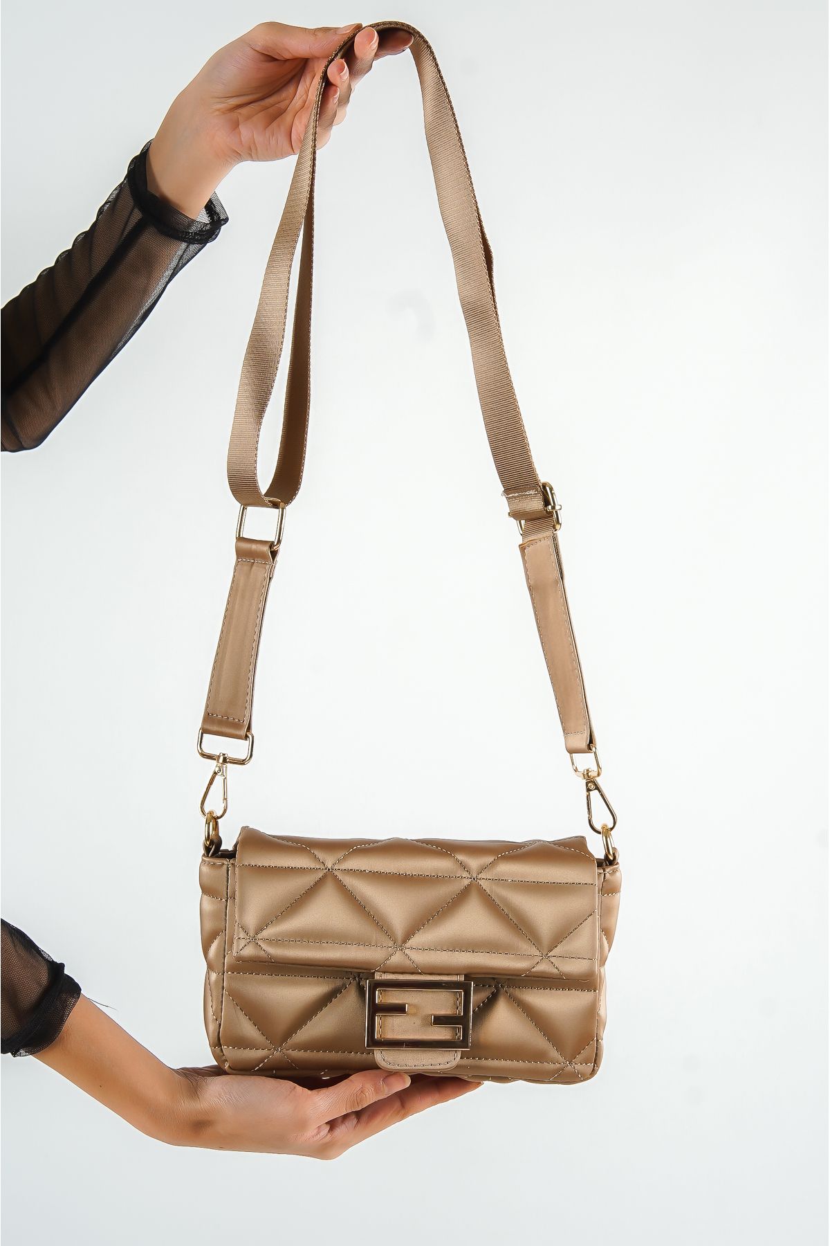 Capone Outfitters-Ibiza Satynowa, pikowana torba damska we wzory 7