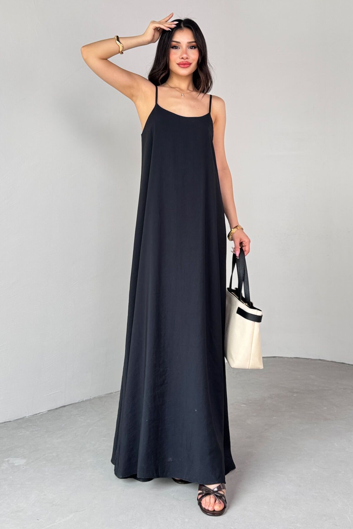 Cappmoda ELB-01776 Siyah Ayarlanabilir Askılı Uzun Elbise