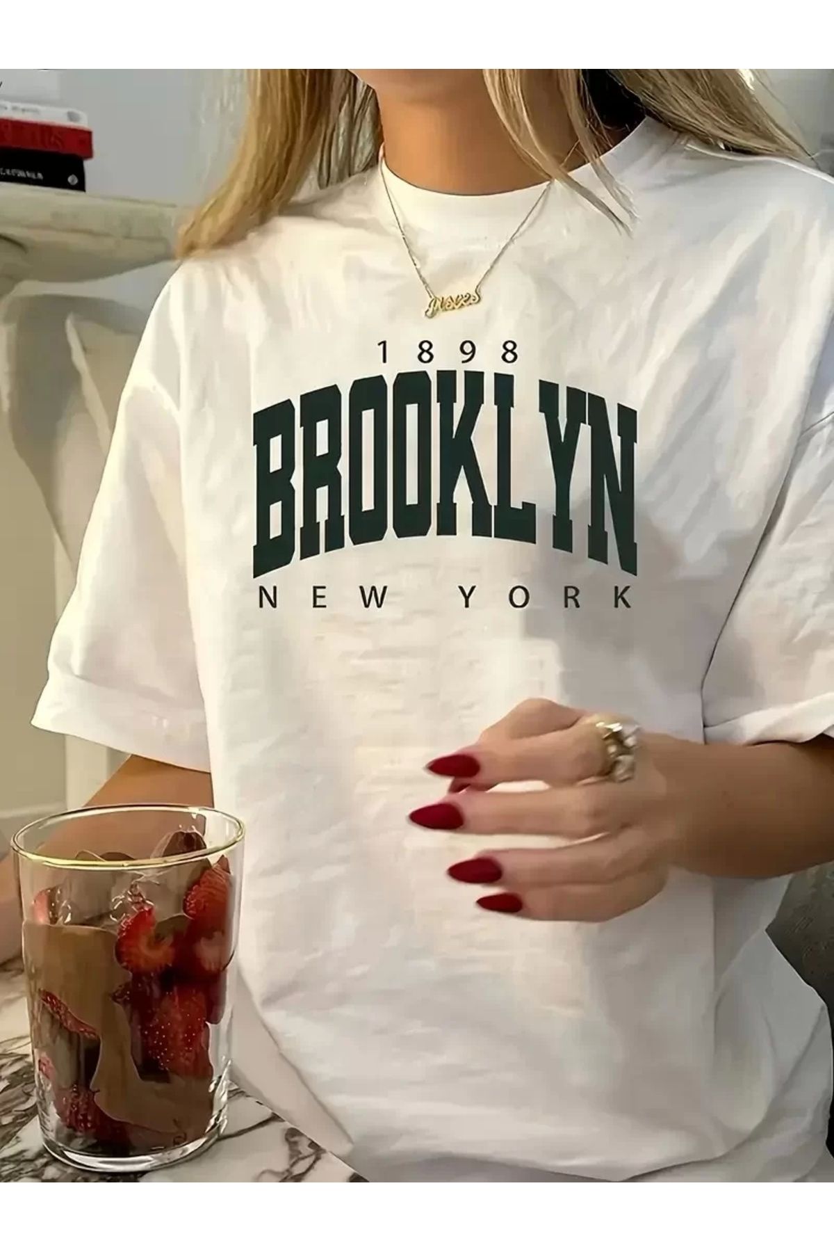 CVS Brooklyn Harf Baskılı Düşük Omuzlu T-shirt, Rahat Kısa Kollu Bol T-shirt, Kadın Giyim - Beyaz