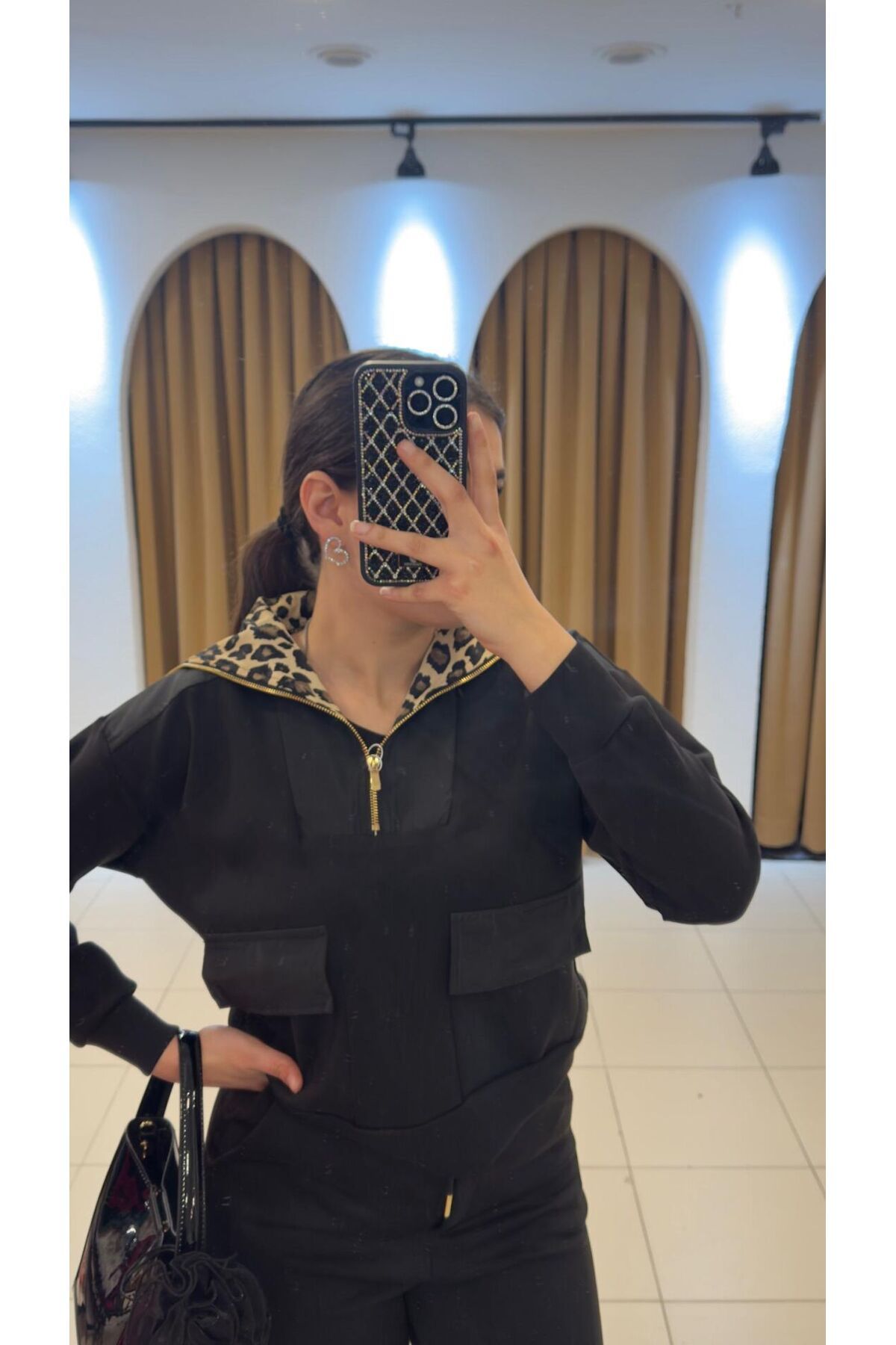 SUNAYBUTİK SİYAH YAKASI LEOPAR DESENLİ SWEAT-SİYAH - M