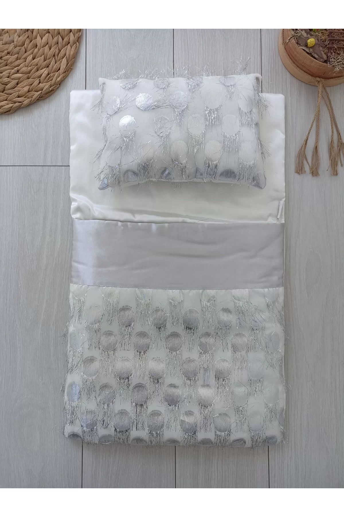 Shop58 Yenidoğan İzmir İncisi Tül İşlemeli Pamuklu Fiyonklu Kundaklı Lüks 3lü Alt Açma Seti