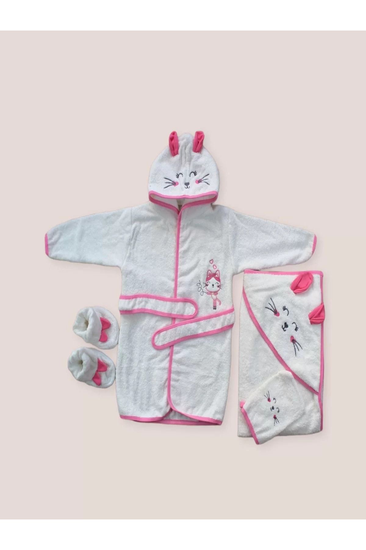Shop58 0-6 Ay Kedicik Nakışlı Bornozlu 5li Kız Bebek Havlu Silgi Takımı