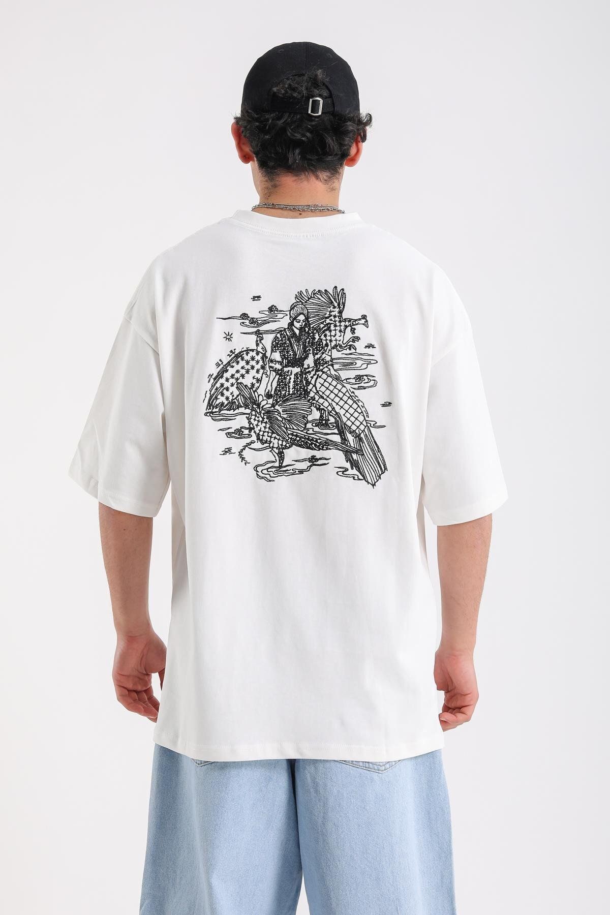 Jr.Crime Nakışlı Beyaz Japanese Oversize Tshirt