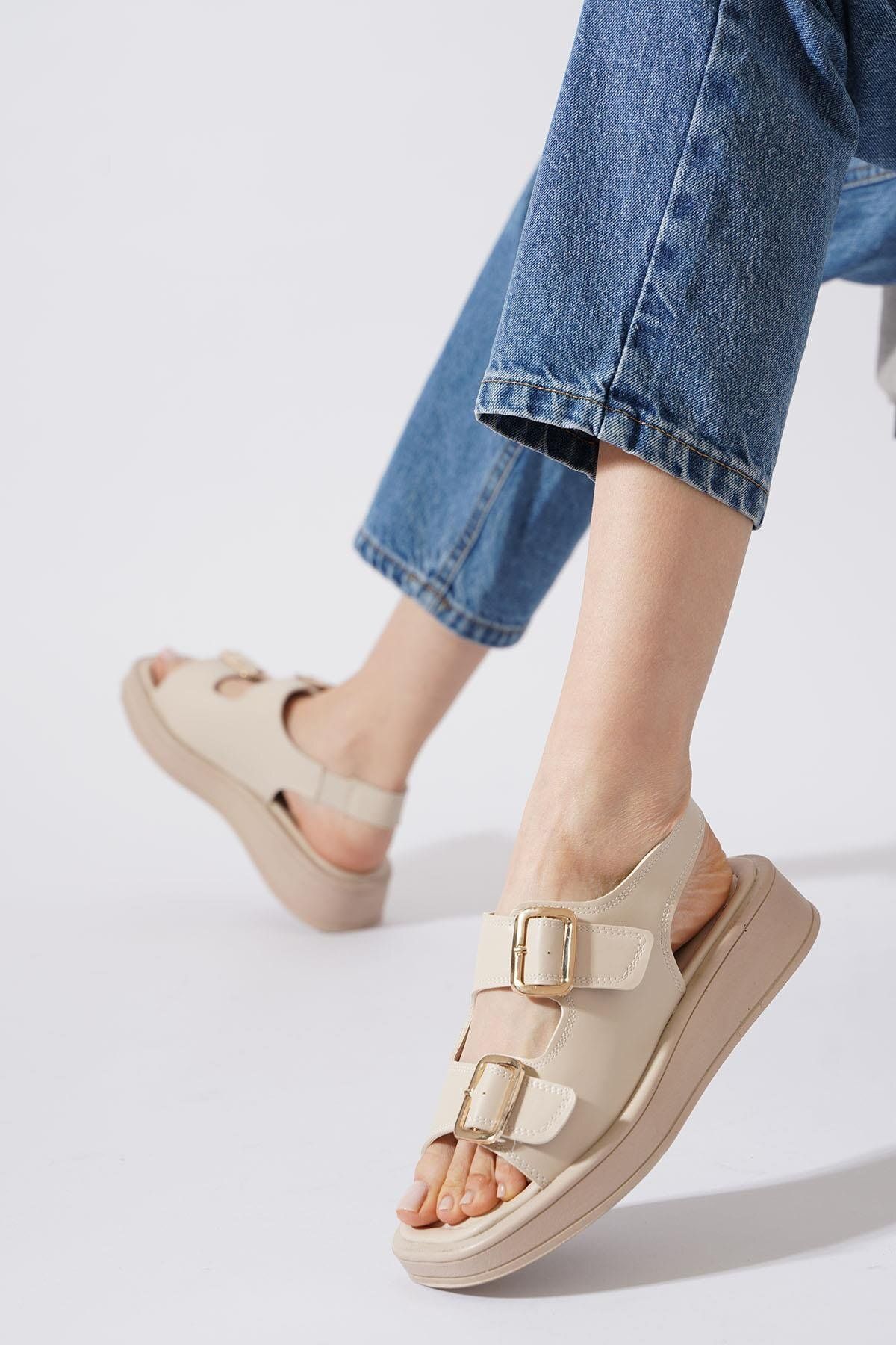 Moda Pie Biyas Çift Tokalı Köşeli Kalıp Kadın Sandelet Bej Cilt