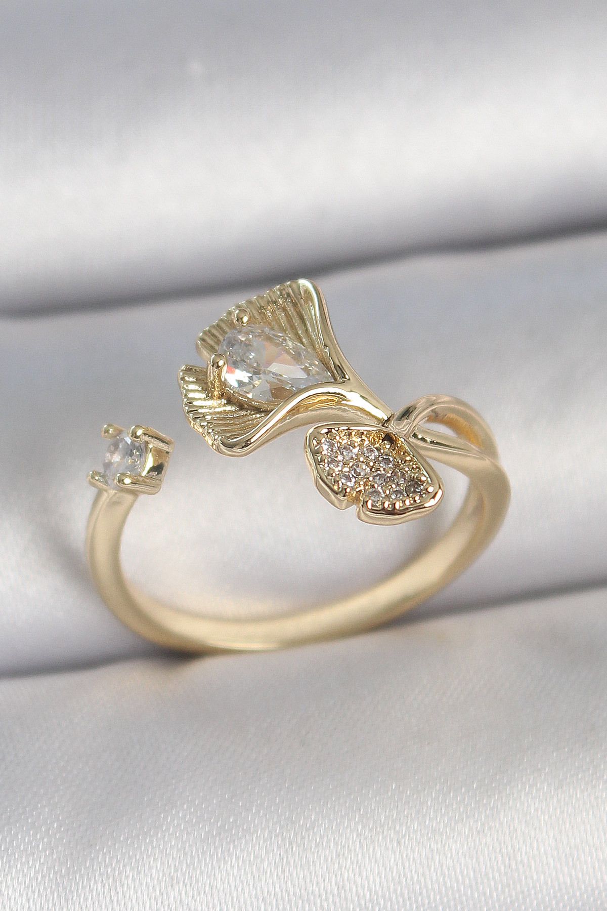 STYLE OF CARMEN Pirinç Gold Renk Zirkon Taşlı Deniz Kabuğu Model Ayarlanabilir Kadın Yüzük