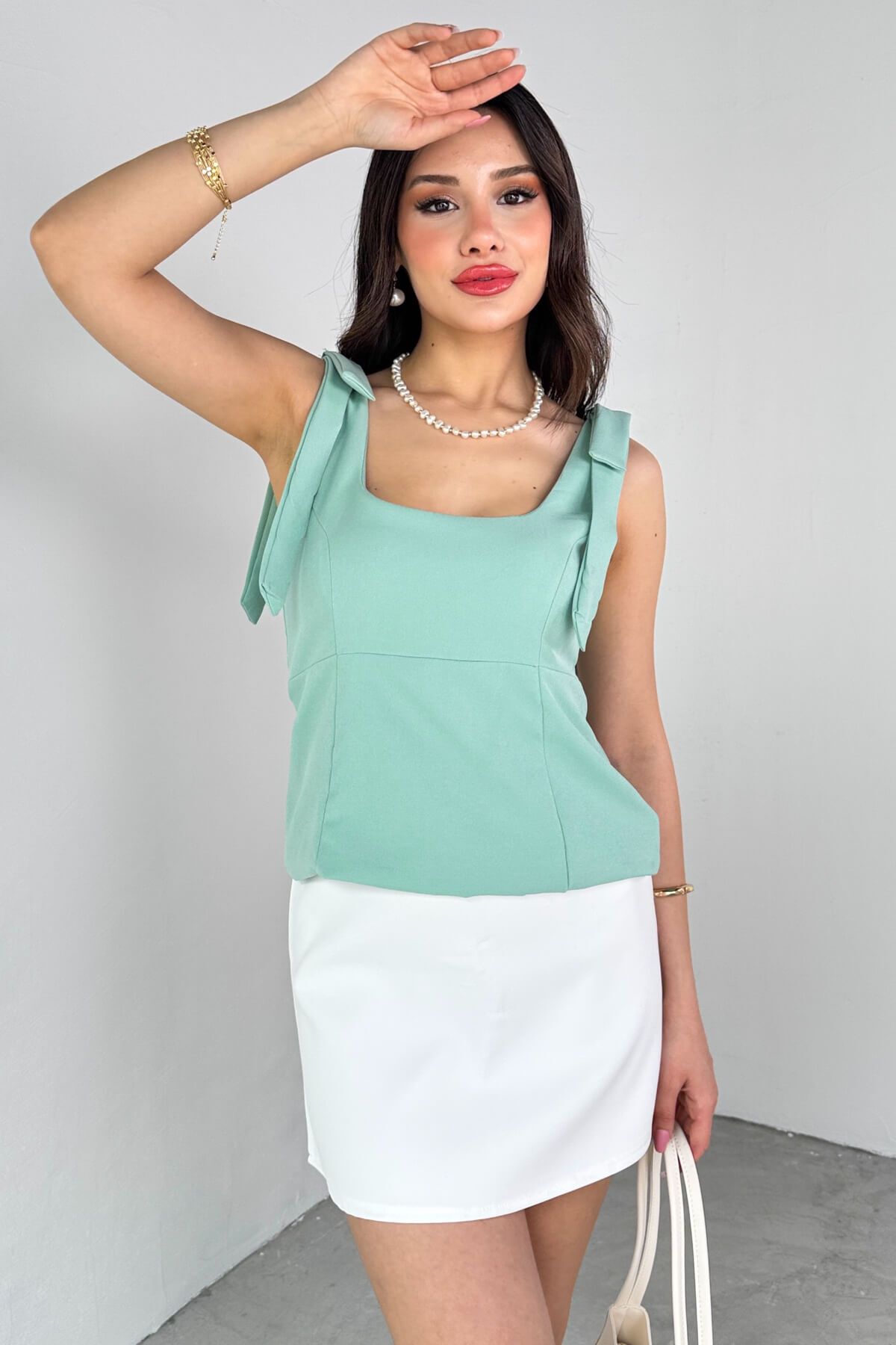 Cappmoda BLZ-06286 Mint Yeşili Havuz Yaka Askılı Bluz