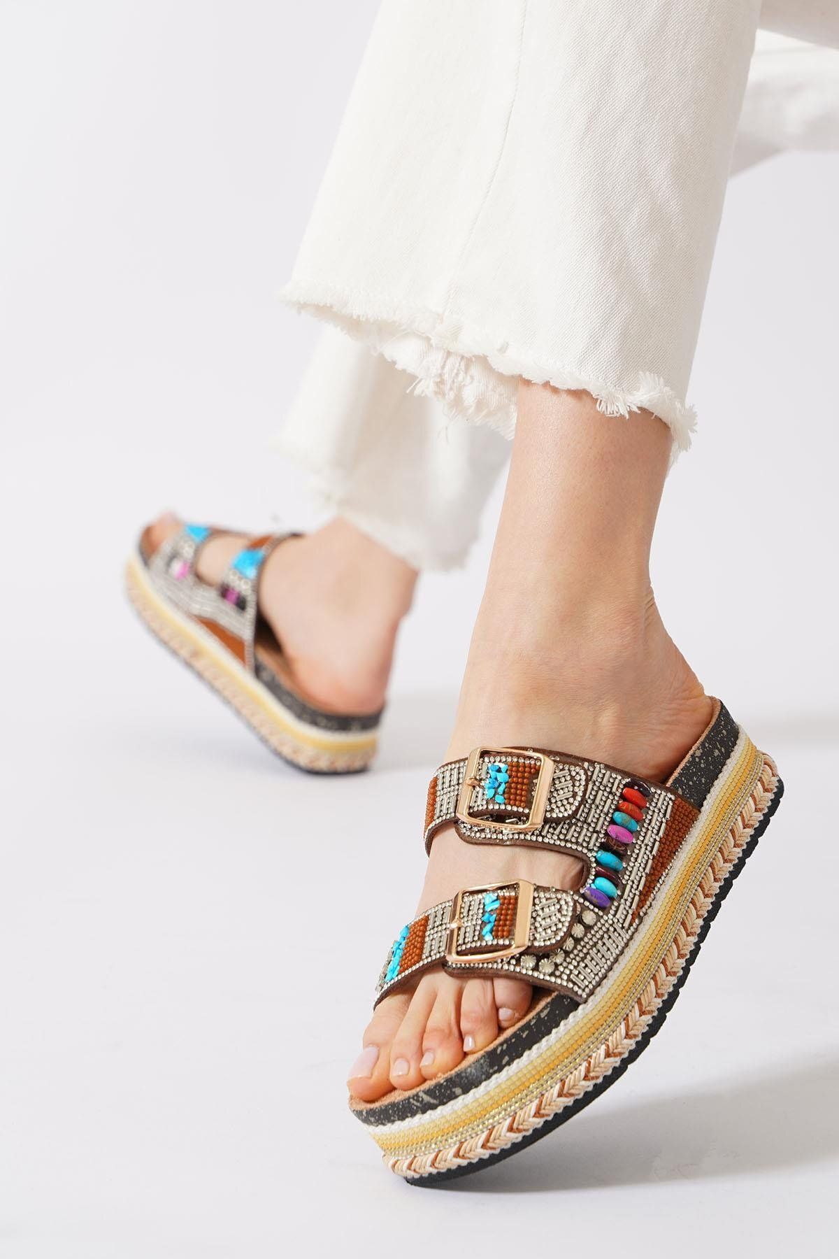 Moda Pie Loases Çift Tokalı Taşlı Kadın Terlik Taba