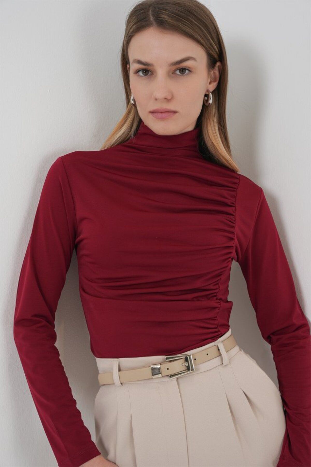 Şair 938 Büzgü Detaylı Dik Yaka Sandy Bluz - Bordo