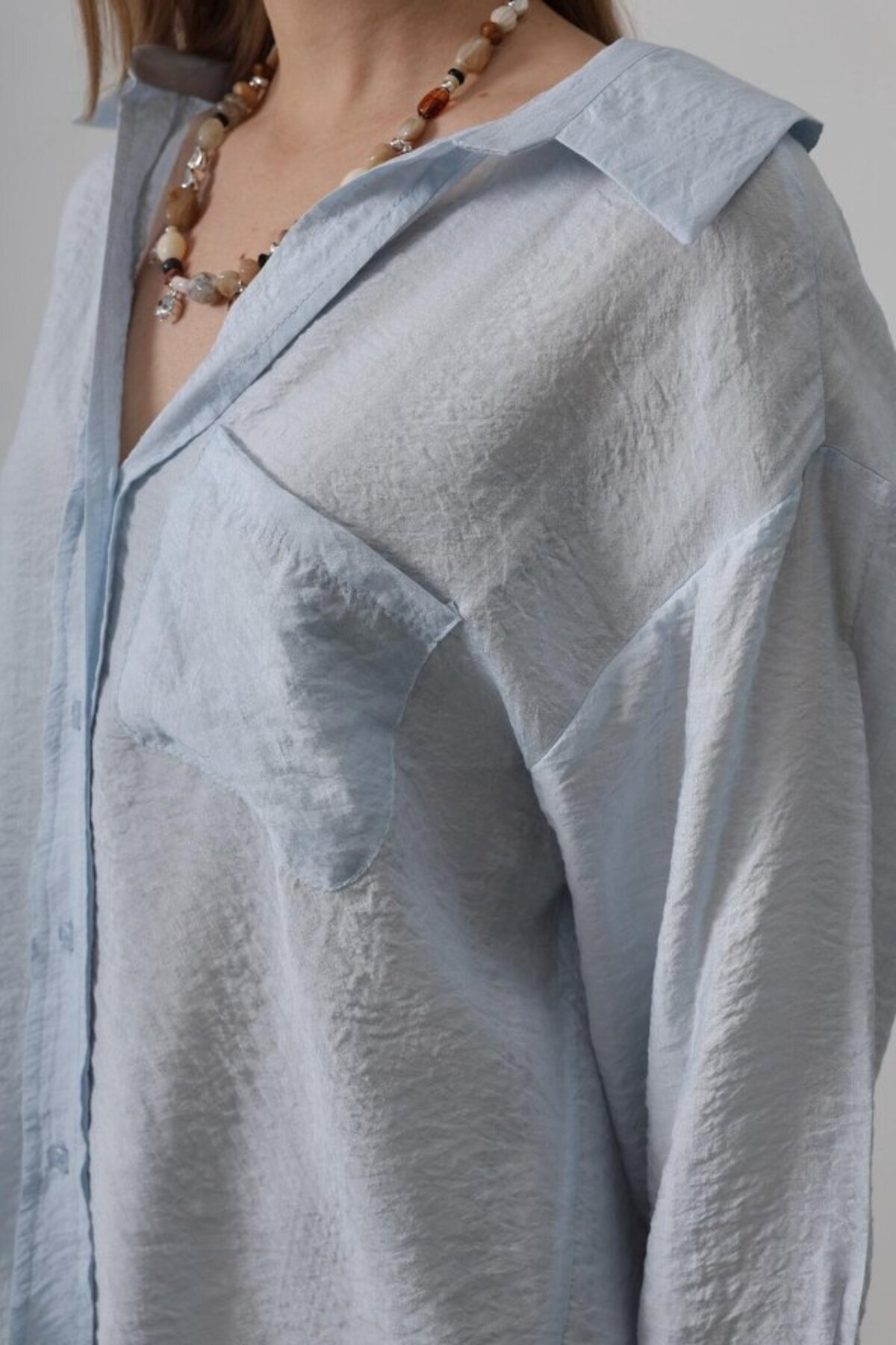 leyla sanat sanata yeni bir bakış açısı-Leyla Sanat a New Perspective on Art Oversize Shirt with Pockets - Baby Blue 4