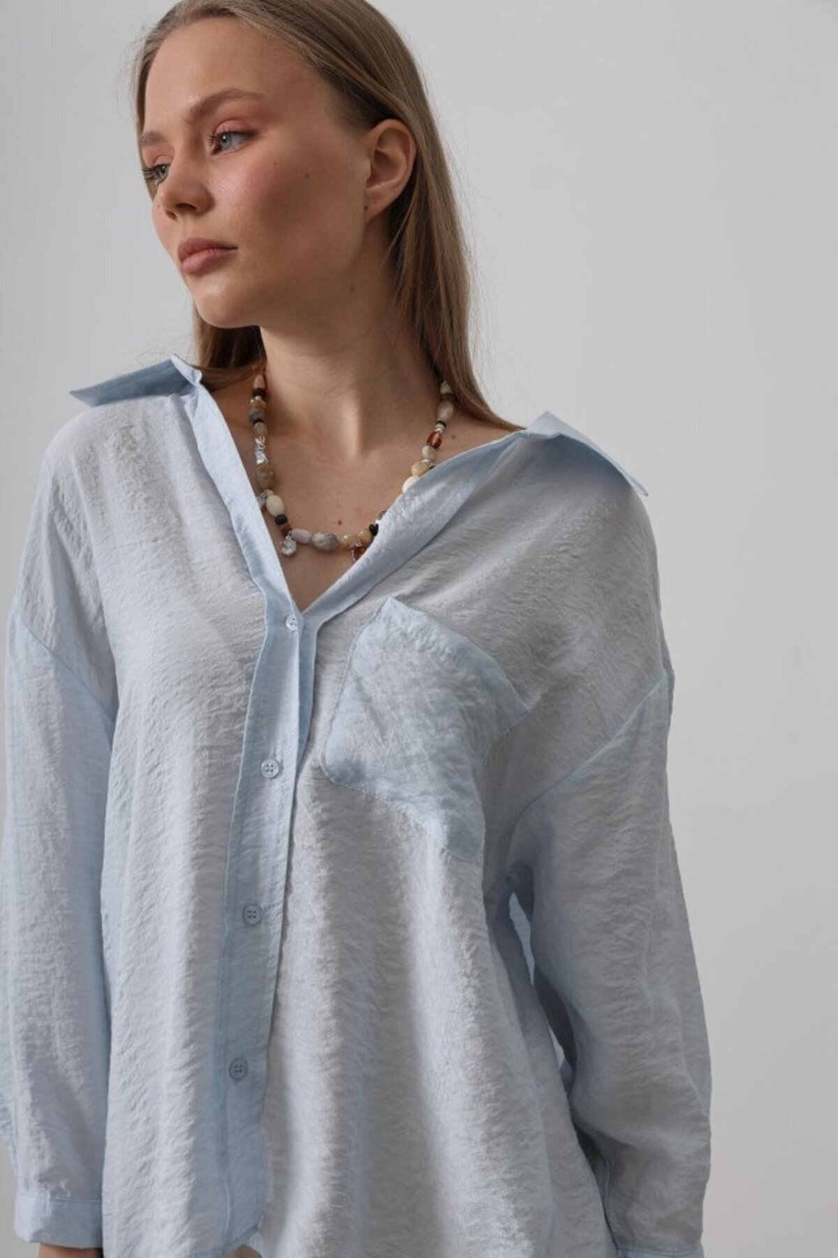 leyla sanat sanata yeni bir bakış açısı-Leyla Sanat a New Perspective on Art Oversize Shirt with Pockets - Baby Blue 3