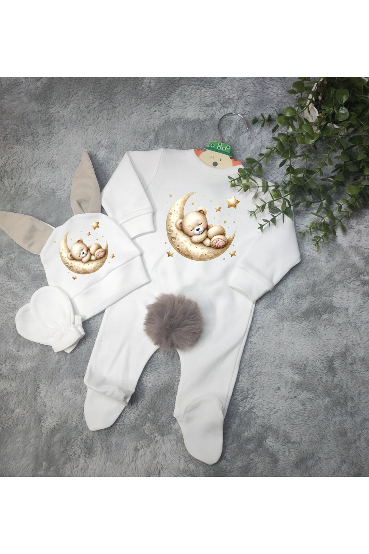 Moda Lime tavşan kulaklı ponponlu isme özel baskılı yıldızlı ayıcık detaylı bebek 3 lü tulum seti