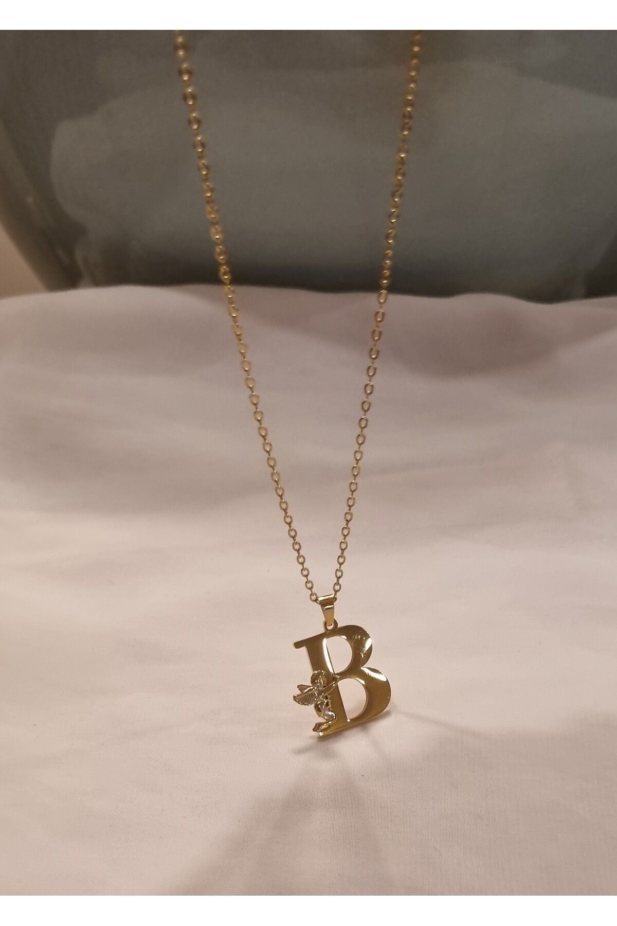 AKSESUARIM ÖZEL SERİ,MELEK DETAYLI 14K ALTIN RENGİNDE, ÇELİK ŞIK HARF KOLYE(KARARMAZ,ANTİALERJİK)