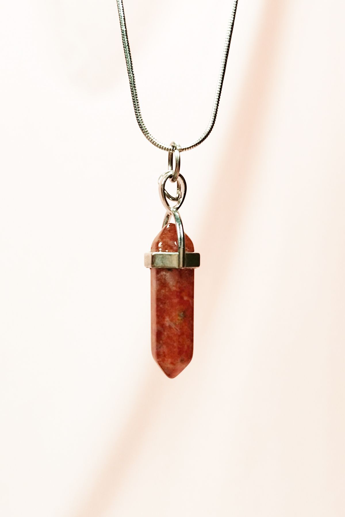 Shop58 Jasper Doğal Taşı Zincirli El Yapımı Tasarımlı Kolye Uç: 3,5 cm Zincir: 20 cm Kutulu