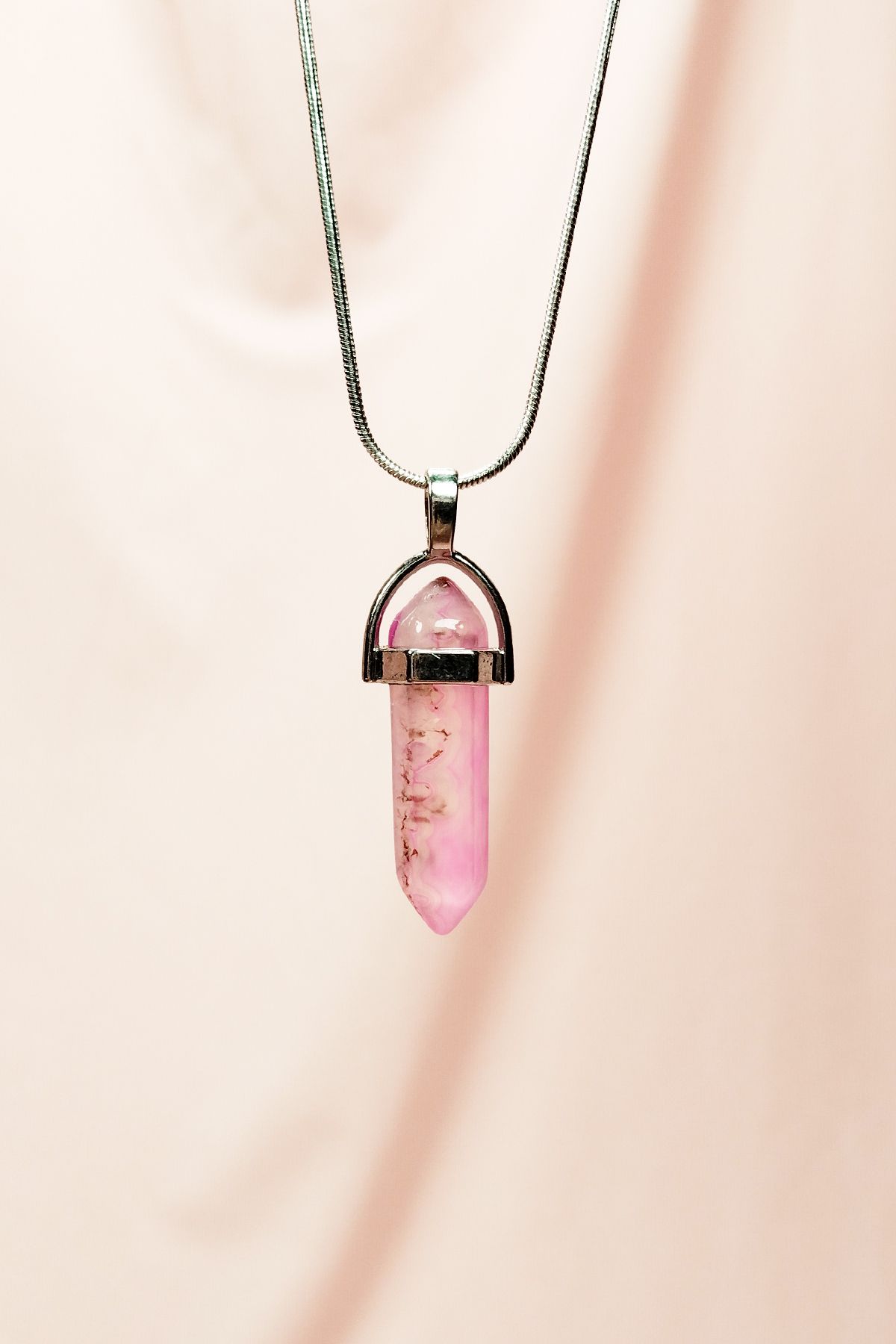 Shop58 Pembe Kuvars Doğal Taşı Zincirli El Yapımı Tasarımlı Kolye Uç: 3,5 cm Zincir: 20 cm Kutulu