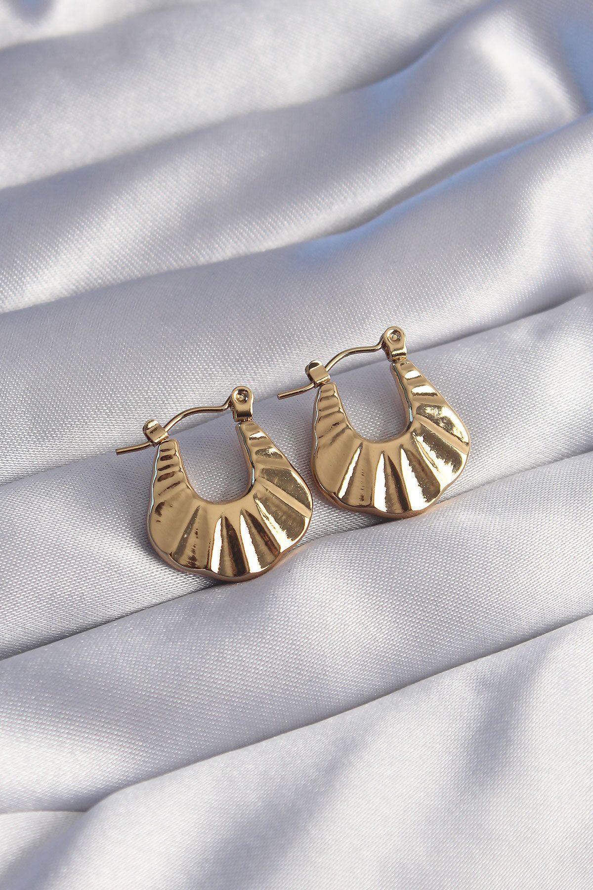 FUDER 316L Çelik Gold Renk Kabartmalı Görünüm Küpe
