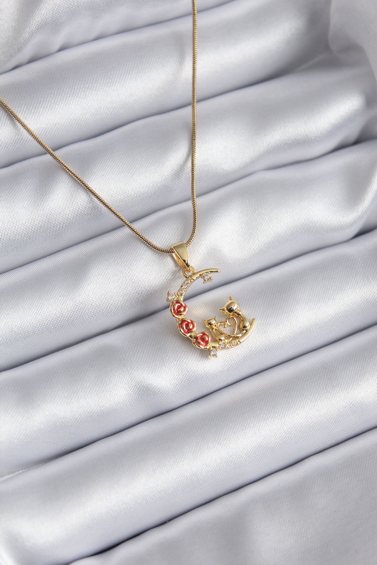 MMB Boutique 316L Çelik Gold Renk Hilal Kedi Model Zirkon Taşlı Detay Kadın Kolye