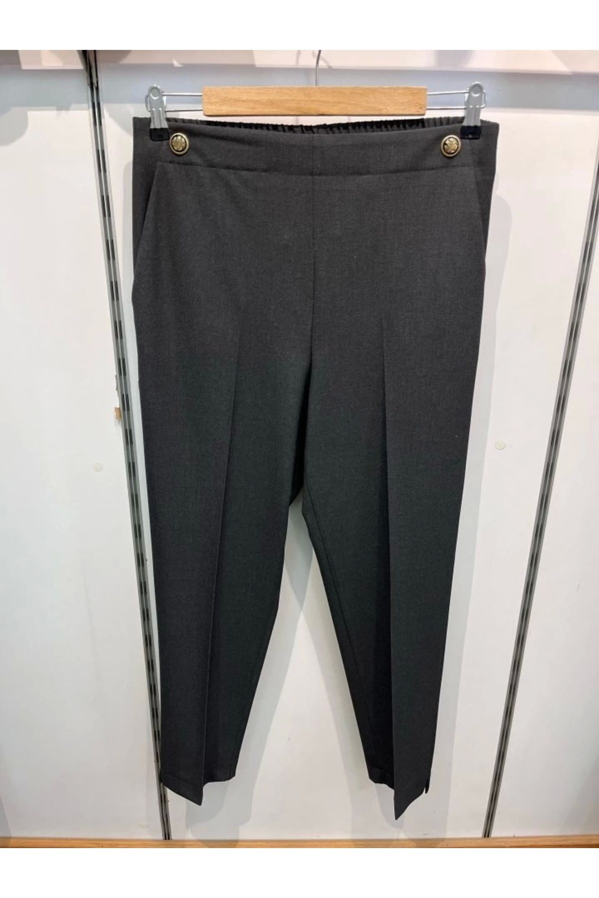 Butik Dekoratif Düğmeli Arka Bel Lastikli Pantolon