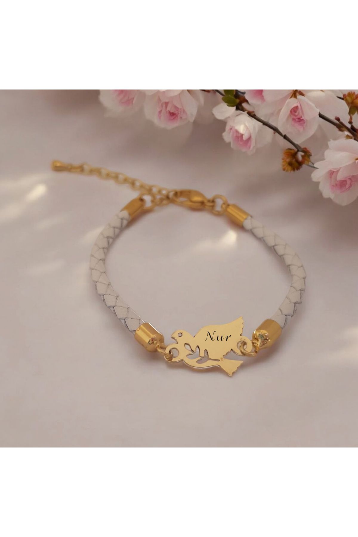 ARCHINO GOLD Kuş Motifli 14 Ayar Altın Plakalı Hakiki Derili Nur İsmine Özel Bileklik-425isim-beyaz