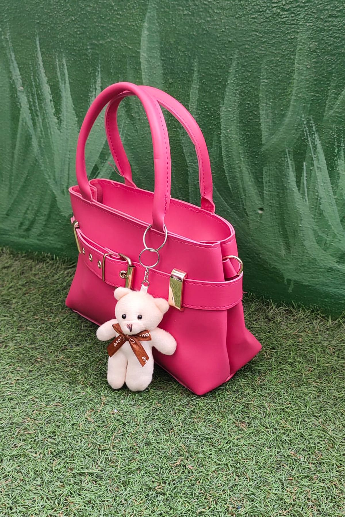 Ticen Peluş Ayı Charmlı Kadın Omuz Çantası – Pembe Renk & Peluş Ayıcık Detaylı Kadın Çanta