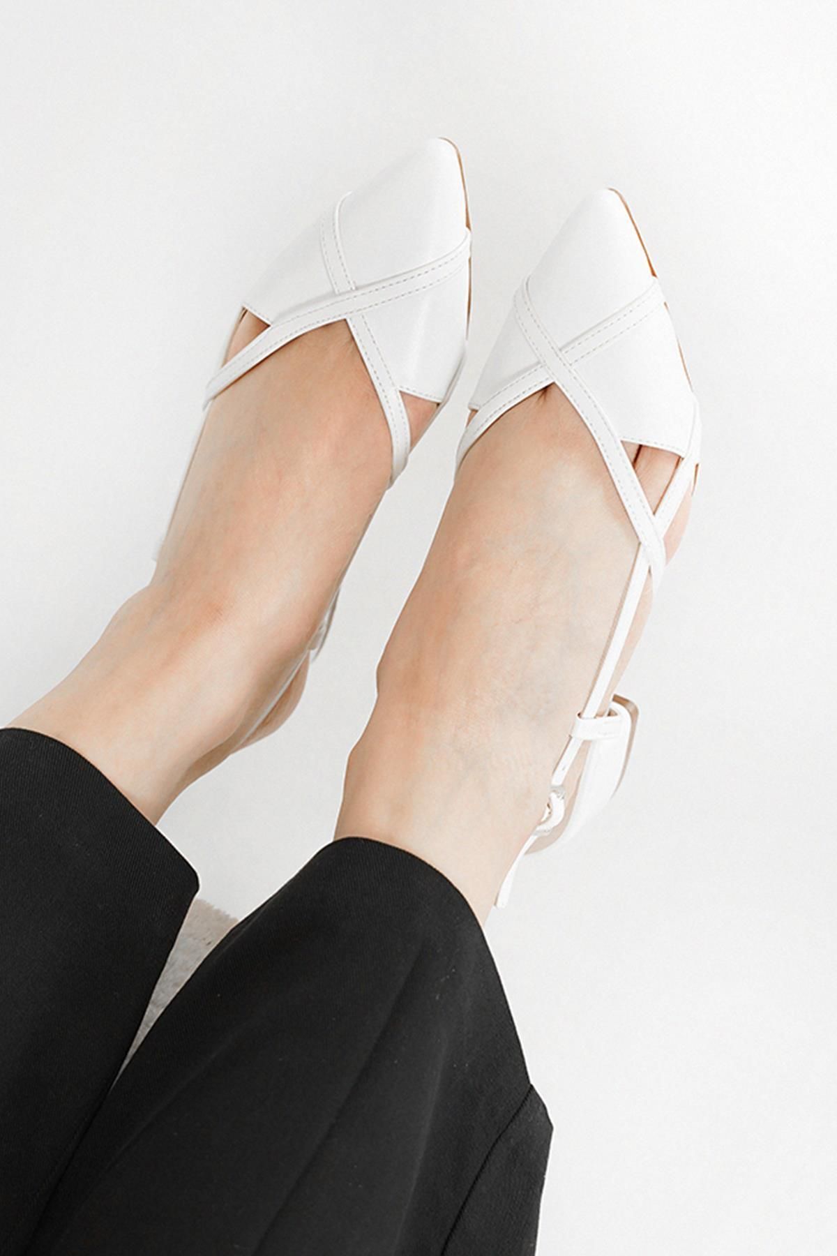 Stilbagshoes ELVİRA ÇAPRAZ BANT DETAYLI ALÇAK TOPUK KADIN AYAKKABI BEYAZ
