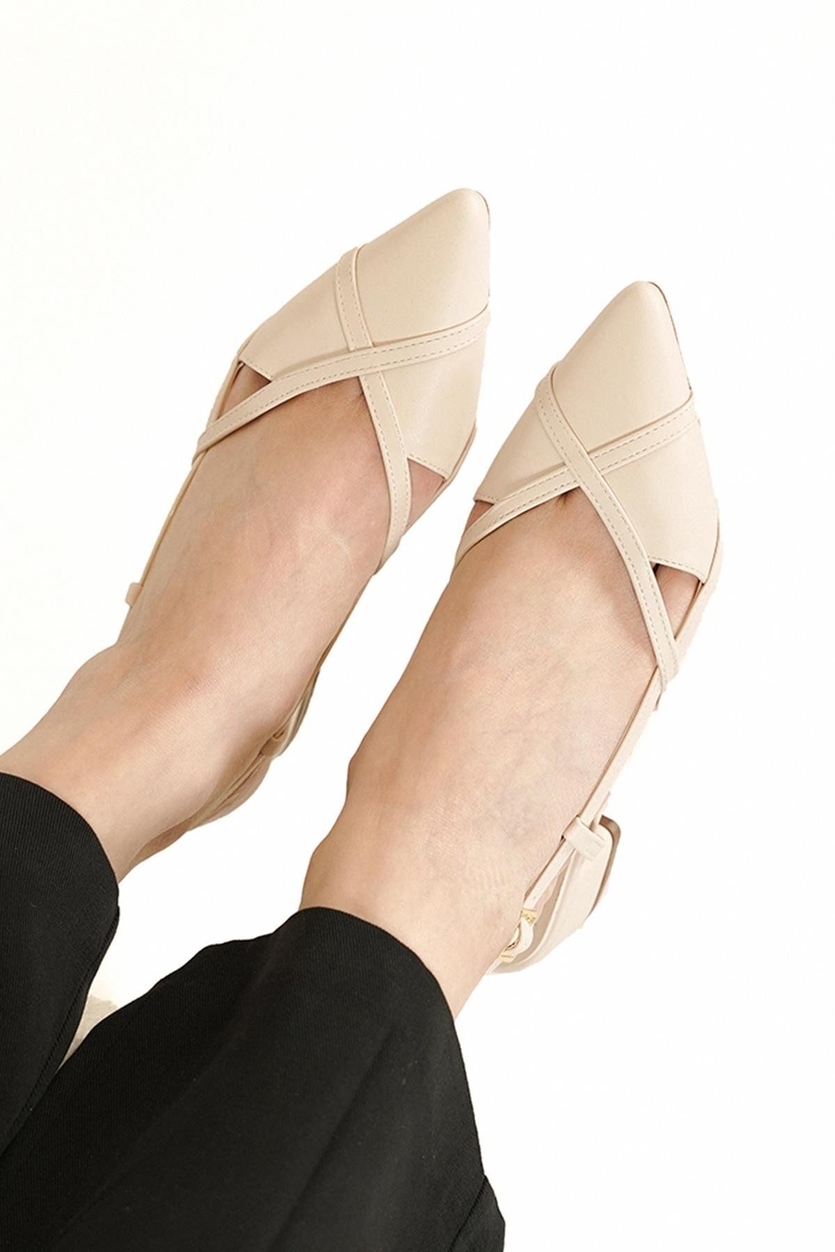 Stilbagshoes ELVİRA ÇAPRAZ BANT DETAYLI ALÇAK TOPUK KADIN AYAKKABI BEJ