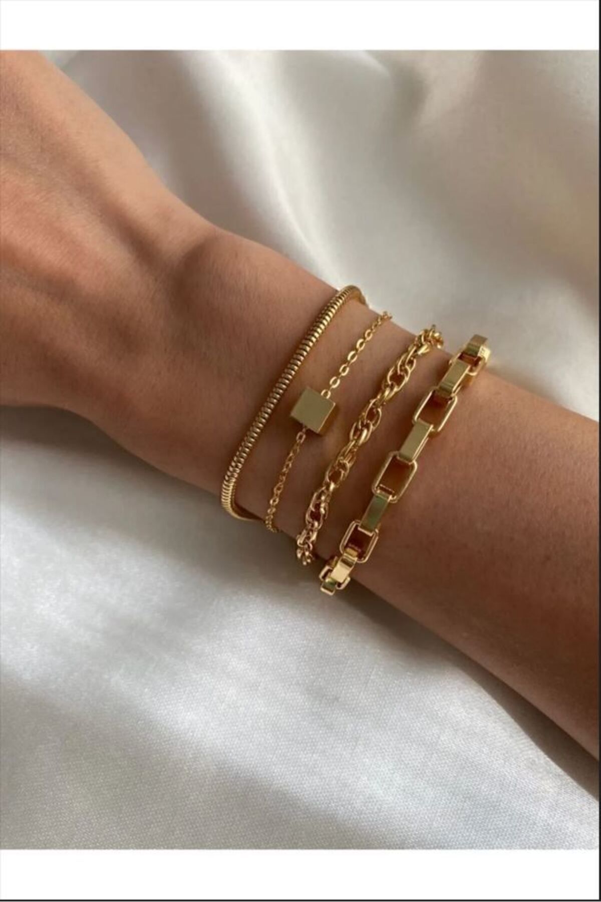 Valona Jewelry 4lü Küp Detaylı Gold Kombin Bileklik