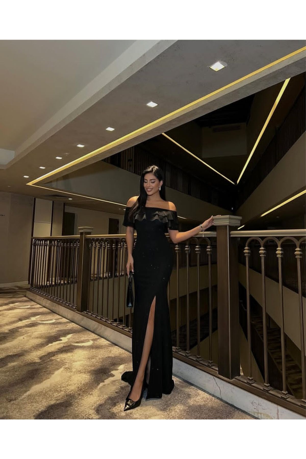 ABİYEDE MODA Fırfır Yaka Fukuro Pırıltılı Kumaş Kuyruklu Yırtmaçlı Balık Abiye Elbise