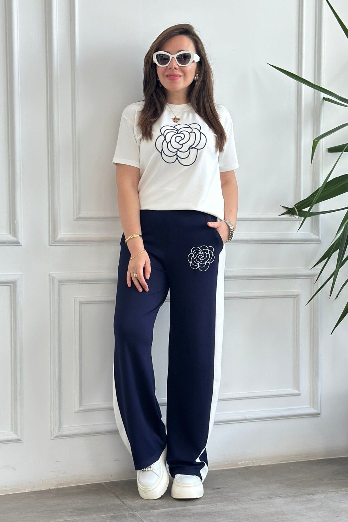 Yağmur Butik Çiçek Nakış İşlemeli Kısa Kollu Takım