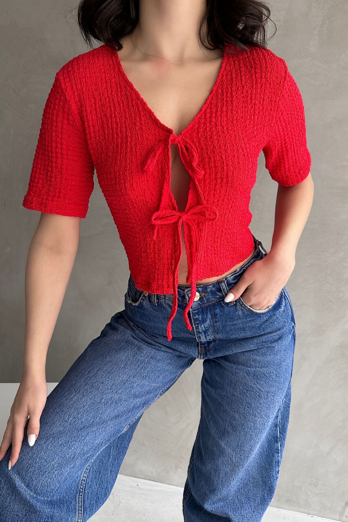 PİNK STAR V Yaka Önü Bağlamalı Gofre Crop Bluz